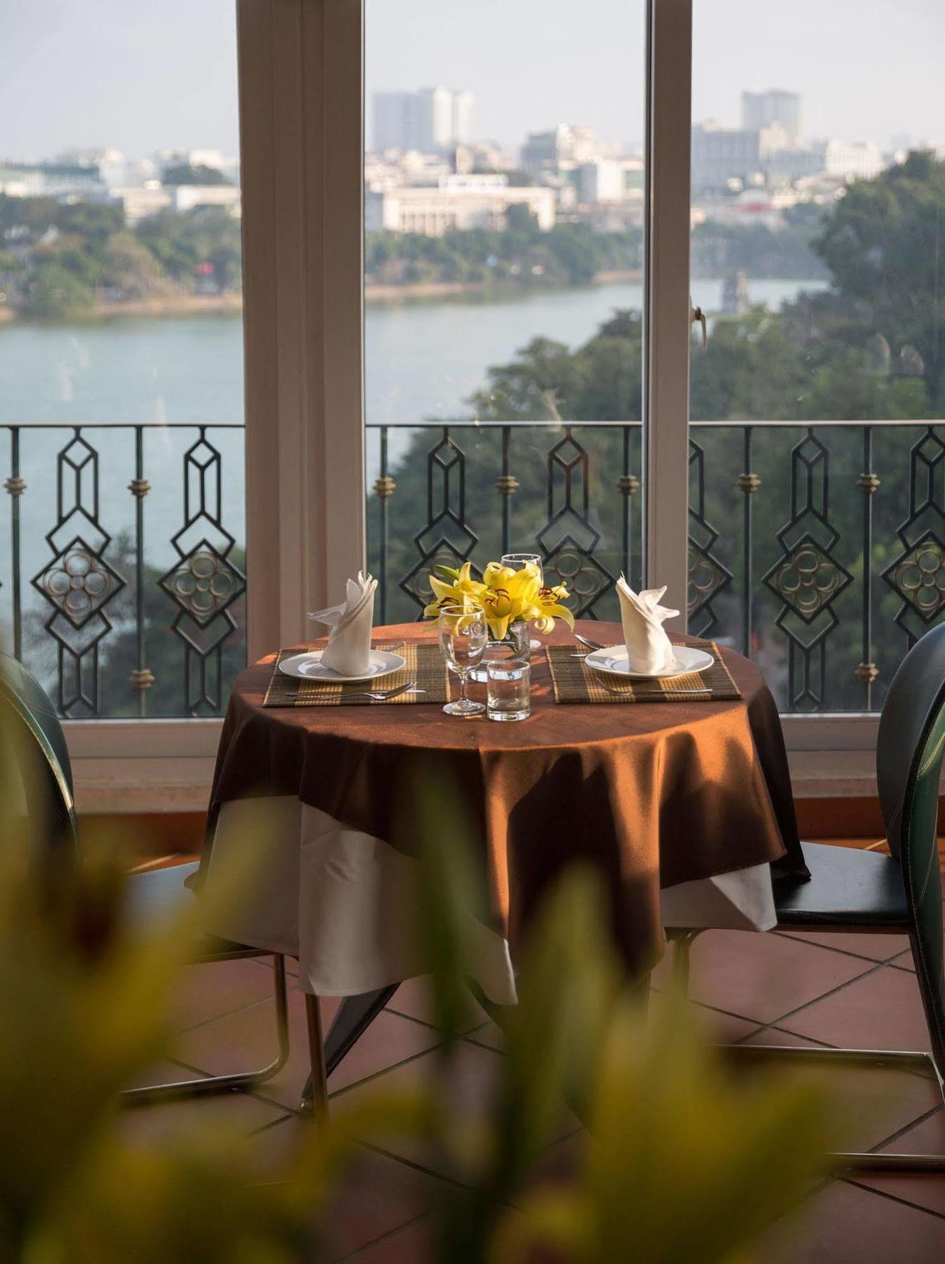 Lakeside Palace Hotel Ханой Экстерьер фото